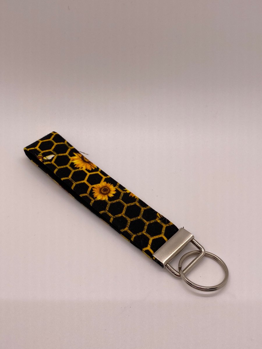 Key fob, Keychain,  Sunflower, Key holder, Wristlet, Key Lanyard,  Wrist Key Holder,  Key Fob Key Chain, Gift ideas, tuppu.net/7312d597 #FathersDay #MothersDay #July4th #KingdomWorkshop #MemorialDay #giftsunder10 #GiftsforMom #StockingStuffer