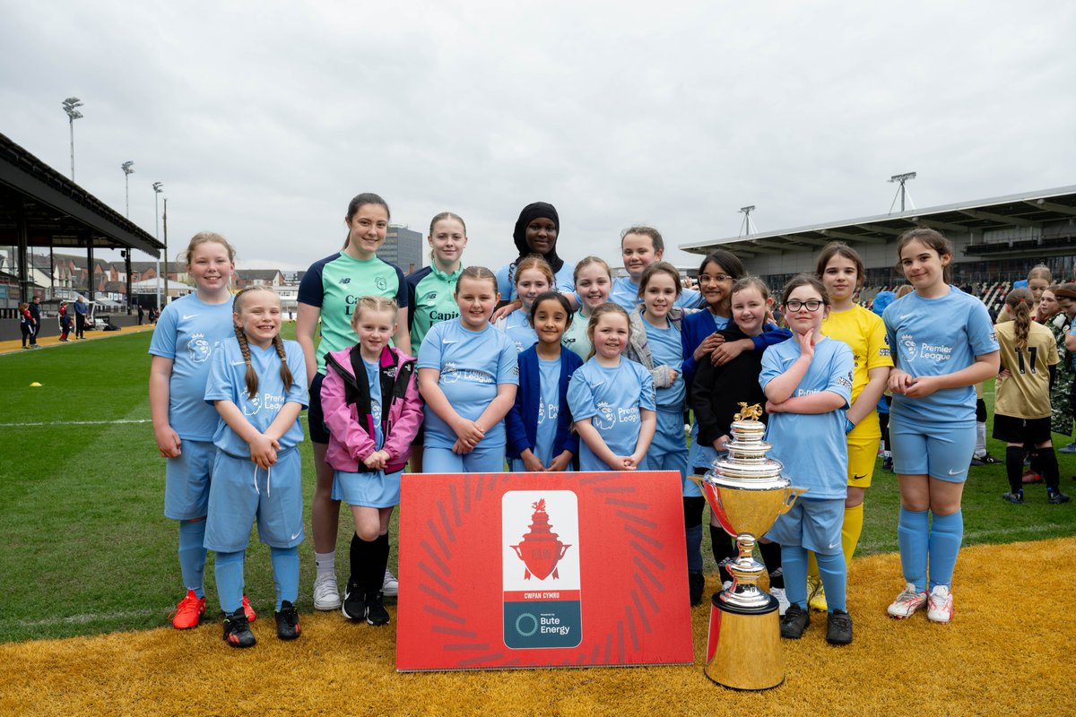 Taking the #ButeEnergyWelshCup out for a spin! 🤩🏆 @CardiffCityFCW visited Rodney Parade to meet over 250 girls playing in a primary school football festival ⚽️ Get your tocynnau 👉 fawales.co/3JiE13u @ButeEnergyWales