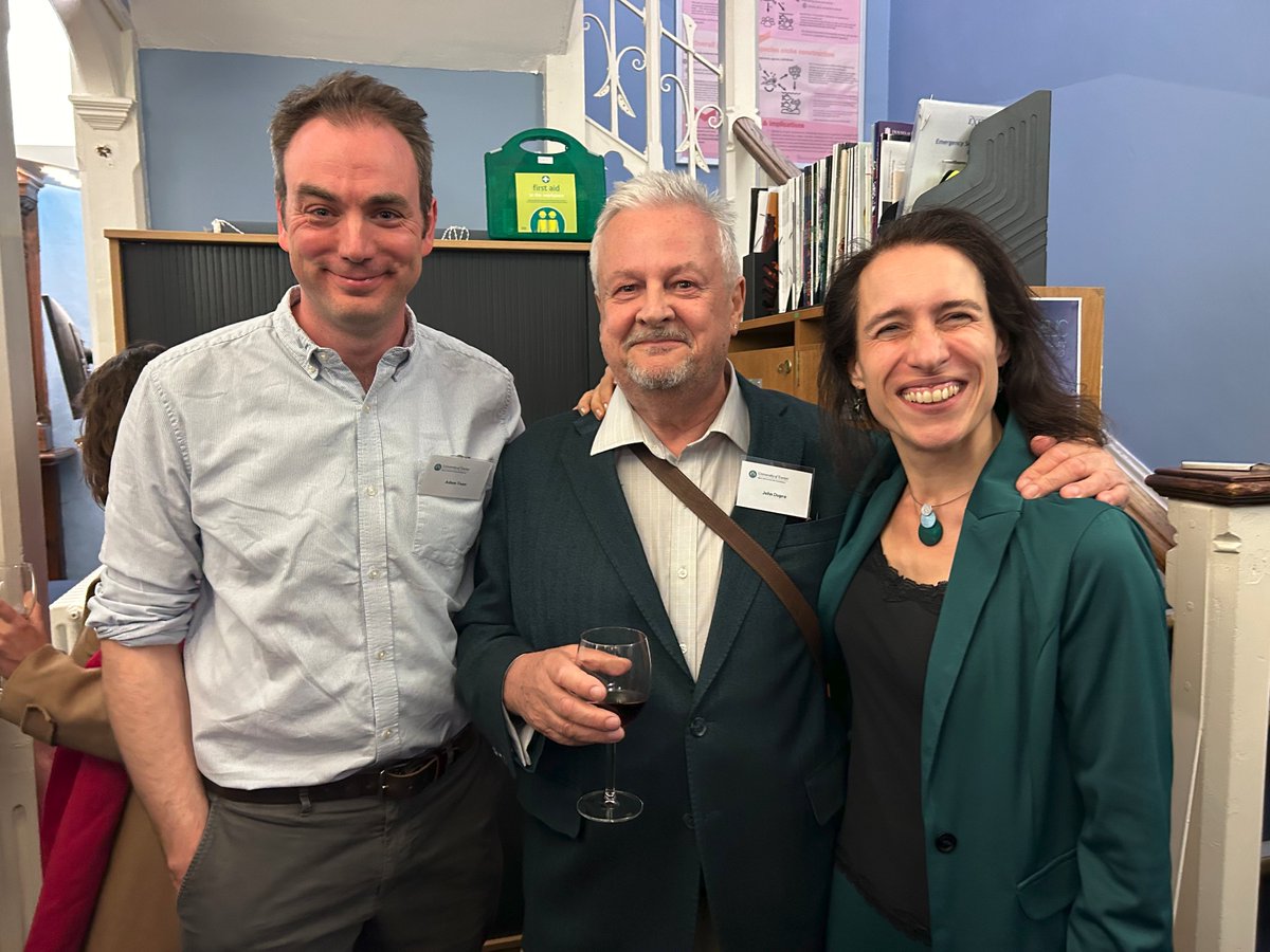 A huge thank you to everyone who made last week's #Egenis celebration such a fantastic event! I'm honoured to be leading such a special centre with such wonderful colleagues. And thanks to @RoseTrappes for a lovely photo of me with former Directors John Dupré and @SabinaLeonelli