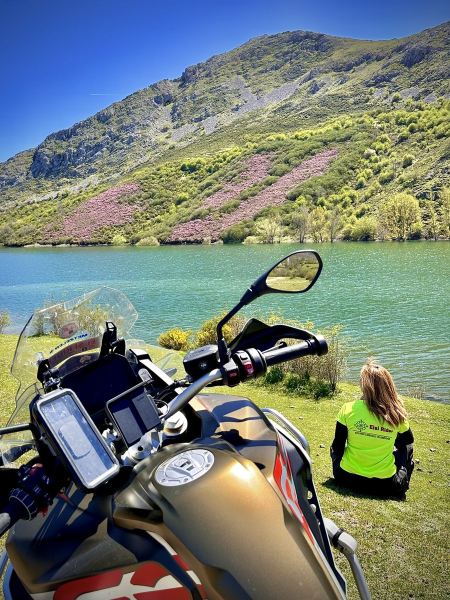 ElsiRider's tweet image. La carretera y mi moto: una combinación perfecta para descubrir nuevos lugares y conectar con la naturaleza. 🏍️🌿 ¿Cuál es tu próxima aventura en dos ruedas? #AventuraEnMoto #LibertadEnDosRuedas
#Españavaciada 
#reto100pueblos
#aventura 
#elsirider
