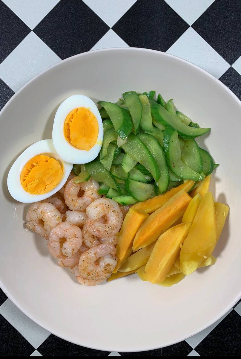 Dukeaston's tweet photo. 今日の夜はサツマイモの蒸し煮/ゆで卵/エビ/きゅうりの炒め物😋 https://t.co/TYPzlwqDaP