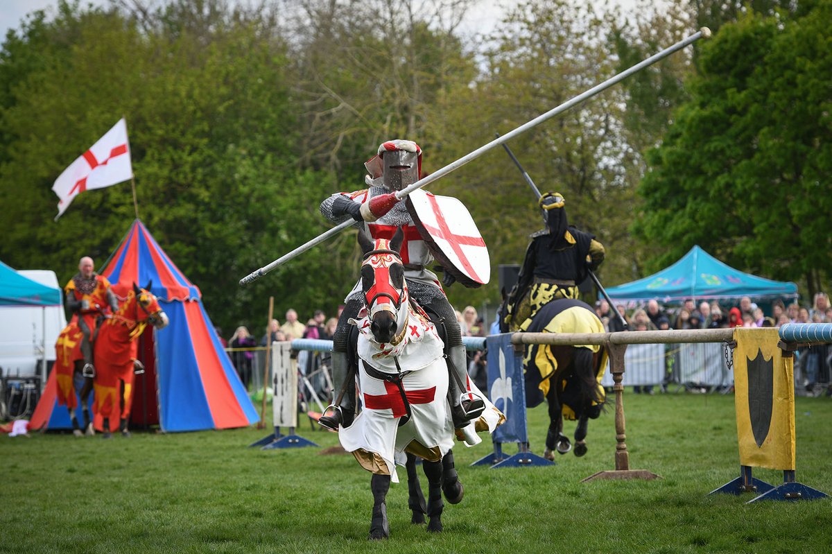 St George's day activities at Tamworth, Staffs  🏴󠁧󠁢󠁥󠁮󠁧󠁿
photo credit Richard T Harris