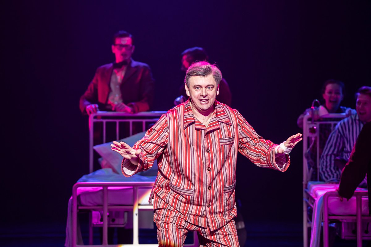 TONIGHT! 💜 Our National Theatre Live screening of Nye. Michael Sheen stars in Tim Price's new play about the life of politician Nye Bevan. Grab our last remaining tickets here: lboro.ac.uk/arts/whats-on/…