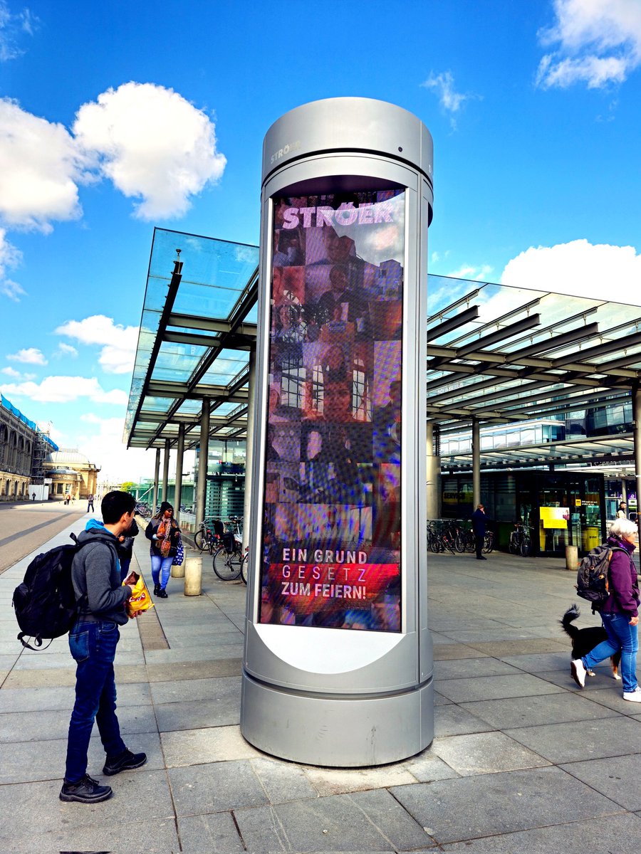 #Dresden #Werbung #fckafd #Grundgesetz Am Hauptbahnhof zeigt #ströer wofür sie stehen! Die Meldung zur AfD und dem Spionageverdacht zu einem Mitarbeiter des AfD-Spitzenkadidates #Krah zur #Europawahl, der für die VR China arbeiten solle, wirkt gleich doppelt so gut!