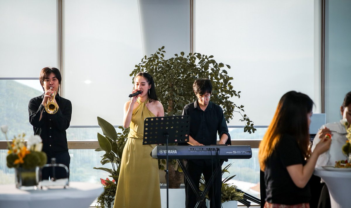 LuohuStyle's tweet image. 👉Get ready for the grand opening of #C99 Member Mall!  
🔎Last week, the launch ceremony of the mall was held in #Luohu, during which eight brands officially joined the lineup!  
🏬Situated near Luohu Port, this hotspot is set to be the go-to destination for shopping, dining,…