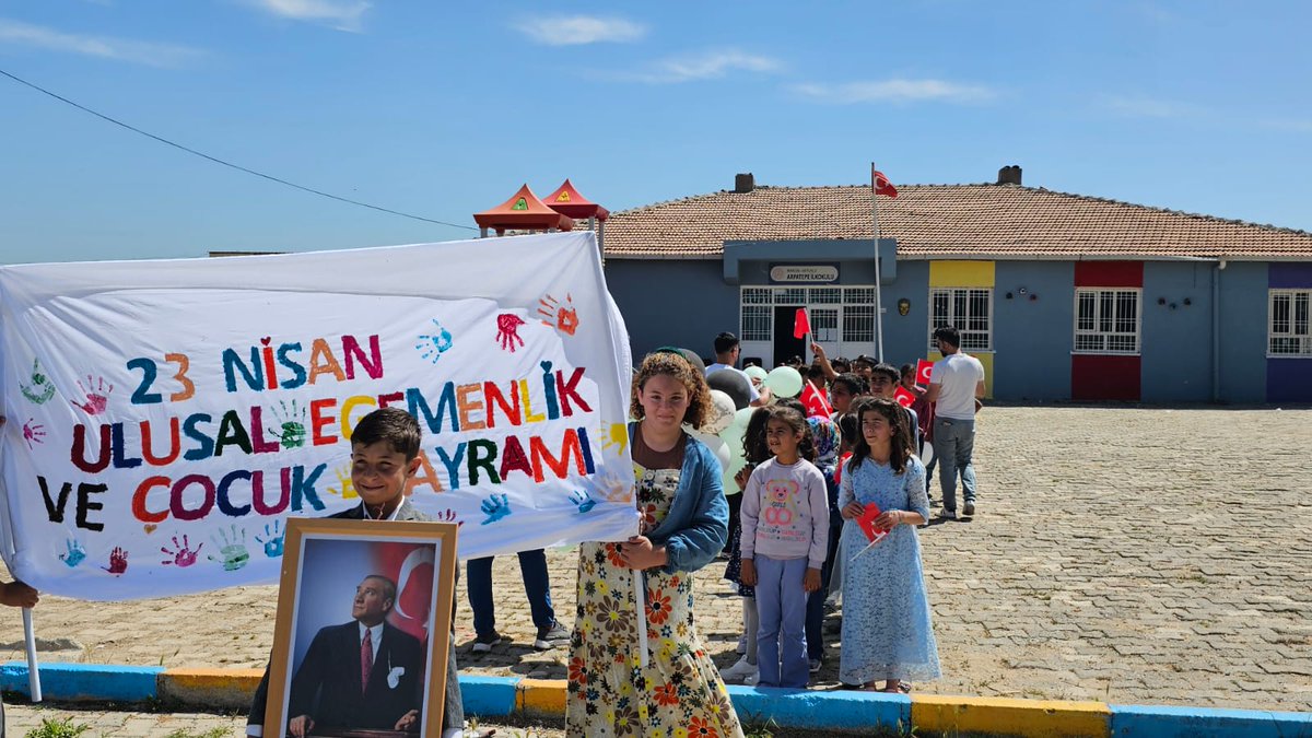 arpatepeilkoku1's tweet photo. 23 Nisan Ulusal Egemenlik Ve Çocuk Bayramımız Kutlu Olsun 🎉🧡🎈🥳 @artukluilcemem @mehmeteminduya1 https://t.co/IzUIkzZqIt