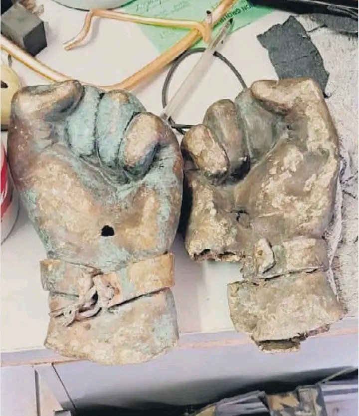 MDNnewss's tweet photo. Bronze fists stolen from Strve Biko's tombstone have been found.

They had been sold at a scrap yard for R190. https://t.co/hqfglyHUol