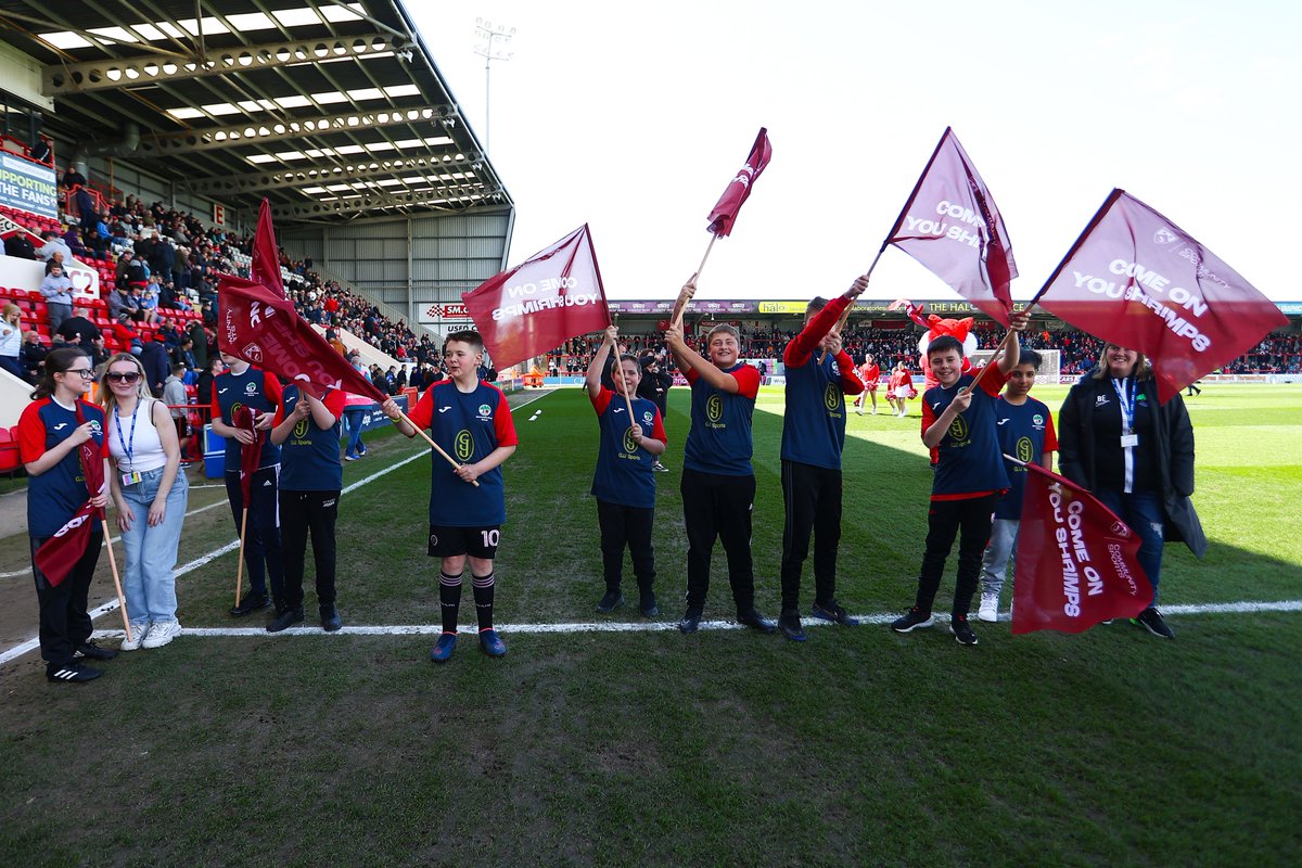 🚩 It was a pleasure to welcome children from Morecambe Road School as our 𝘾𝙤𝙢𝙢𝙪𝙣𝙞𝙩𝙮 𝘿𝙖𝙮 flagbearers on Saturday when we faced Forest Green Rovers! #UTS 🦐