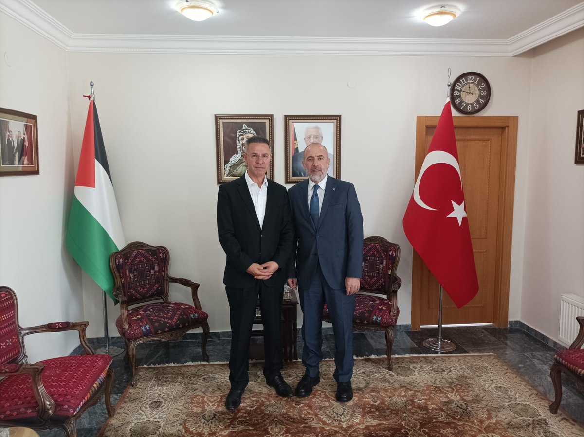 Filistin'in Türkiye Büyükelçisi Sayın Faed Mustafa'yı ziyaret ettik. Ziyarette Filistin'deki işgalci İsrail'in saldırıları sonucu yaşanan zor durumu ve Özgürlük Filosu'nun hazırlıklarını değerlendirdik. Büyükelçi Mustafa: 'Özgürlük Filosu, Gazze Şeridi'ndeki halkımızın