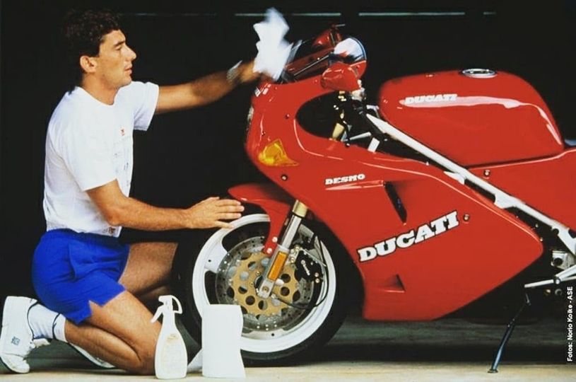 Aryton Senna with his Ducati 851. Can you believe it's been 30 years since he passed? Sadly missed.
#classicbike #classicbikes #classicbikeshow #classicbikers #classicmotorbike #classicmotorcycles #classicmotorcycleshows #classicmotorcycleclub