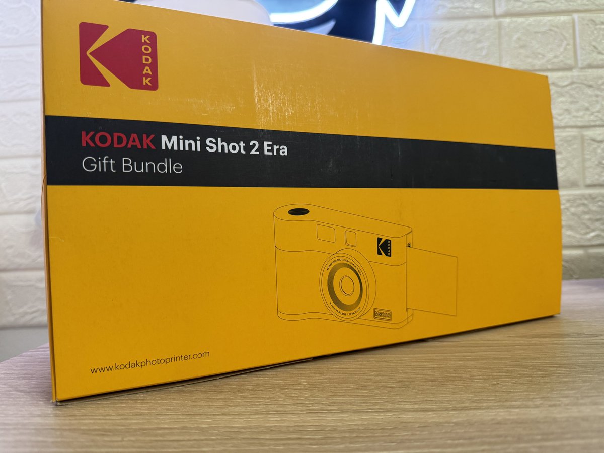 Iniziamo la giornata con un’altra novità interessante 😉 Grazie a @Kodak 🤝 è arrivata la Mini Shot 2 Era 📸 Fotocamera Istantanea 🔝 
•
KODAK Mini Shot 2 Era
Shop Amazon 🛍️ amzn.to/44j0Wp6
•
#kodak #kodakblack #kodakfilm #kodakminishot2era #scimmiatiditecnologia
