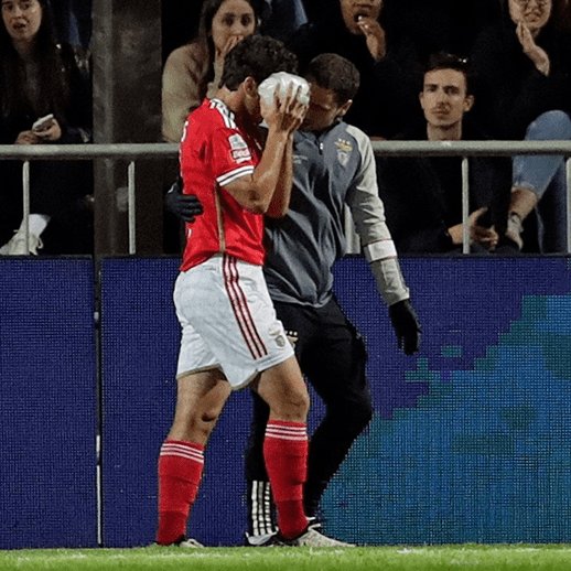 João Neves saiu lesionado no jogo de ontem, após um choque com um adversário. As rápidas melhoras, João! 💪