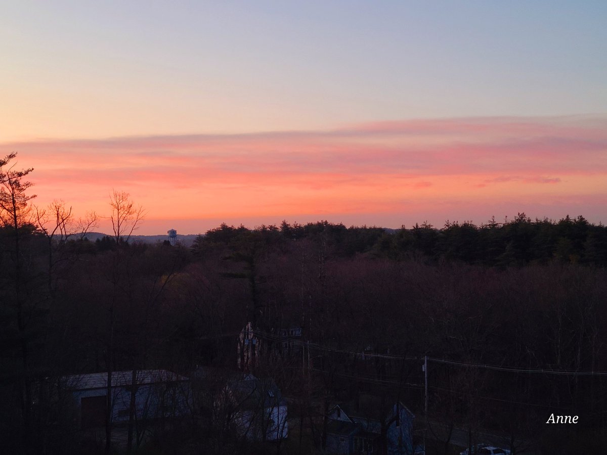 @Met_CindyFitz pretty sunrise this morning in Hudson Mass