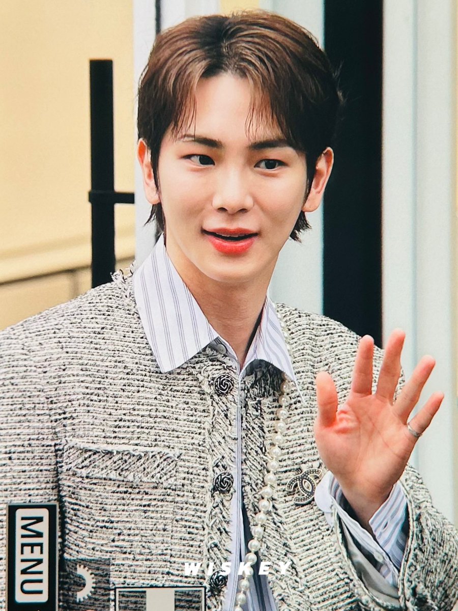 240423 샤넬 팝업 프리뷰

하..샤넬기범 너무 좋아🤤

#키 #기범 #KEY #キー