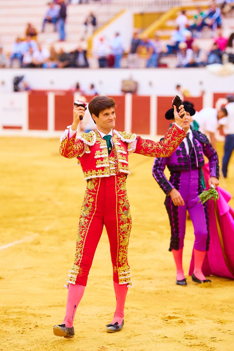 Tremendo y serio paso de Pedro Gallego en el Circuito de Andalucía. En Antequera dejó naturales de figura del toreo; En Atarfe, una tarde de torero grande, de torero consolidado. Triunfador de ambas novilladas, y claro merecedor de una plaza en la final de La Maestranza.