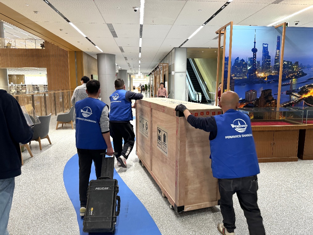 COSCO SHIPPING is proud to support the 'Sino-French Cultural Tourism Year'. On April 18th, the Paris season's opening event, 'Our Water', began its journey. We provided customized logistics services to transport 679kg exhibition items from Shanghai to Palais Brongniart.