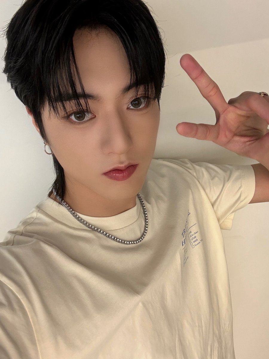 🐰🦋
uniqlo.com/jp/ja/special-…

#DOYOUNG #ドヨン #HARUTO #ハルト #FINDYOURTREASURE #TREASURE #トレジャー #uniqlout #ut #ユニクロ #UNIQLO