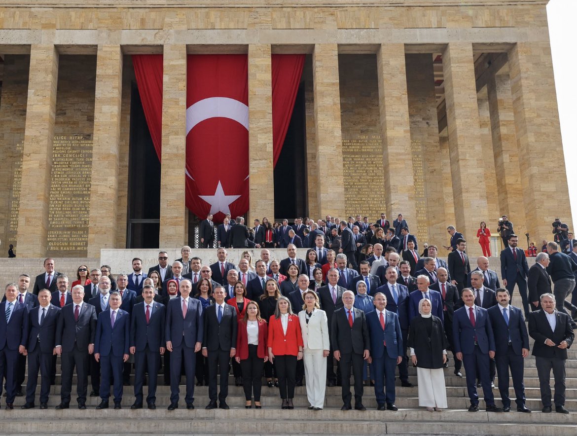 Geleceğimiz olan çocuklarımız sevgiyle büyüyen çiçeklerdir...

Toplumun ortak umutlarını hayata geçirecek, sevgiyle, özenle büyüttüğümüz tüm çocuklarımızın yaşama sevinci tükenmeden barış ve kardeşlik ortamında yaşam sürmesi dileğiyle, #23NisanUlusalEgemenlikveCocukBayramı nı