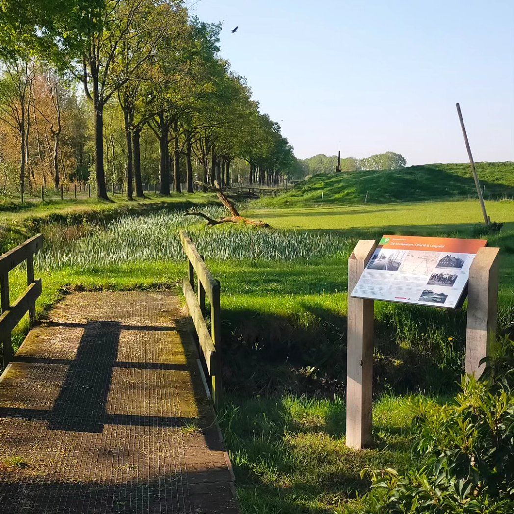 Samenwerking met Natuurpoort de Peel💪🏻 Vandaag tekende Staatsbosbeheer een samenwerkingsovereenkomst met <a href="/NatuurpoortPeel/">Natuurpoort de Peel</a>, aan de rand van de Deurnsche Peel. De Natuurpoort onderhoudt wandelroute het Mussenkeetpad, startend aan het Leegveld. Mooie samenwerking!