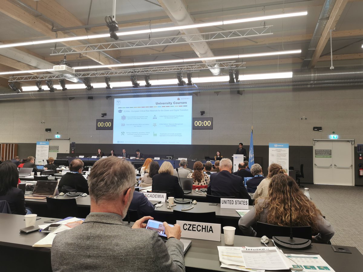 We are proud of our colleague Ariful Islam of @TUBergakademie who delivered a presentation yesterday in Geneva at the @UNECE Resource Management Week and introduced the audience to the university courses we launched recently. 👏 Learn about the courses: agemera.eu/our-work/unive…