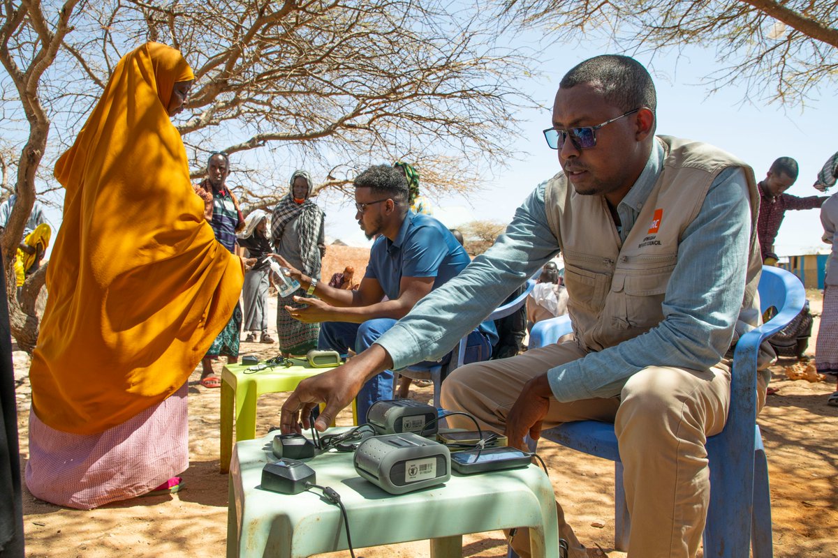 NRC teams in Somalia are supporting families in drought-hit areas. Access to water is a long-term challenge facing people and their livestock here. Our staff provided food & basic goods to families in Dhusamareb district, in coordination with @WFPSomalia