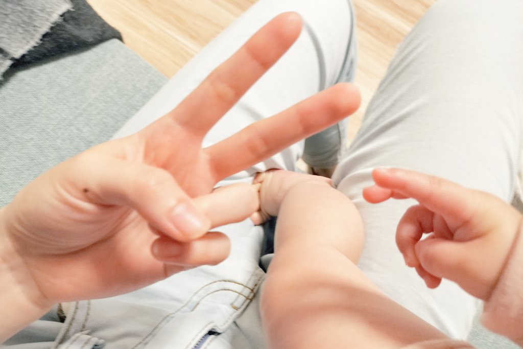 23keri0716's tweet image. ピース！！って見せたらマネした……！！！何回もやったから間違いなく模倣してる！！！！凄くない！？😳