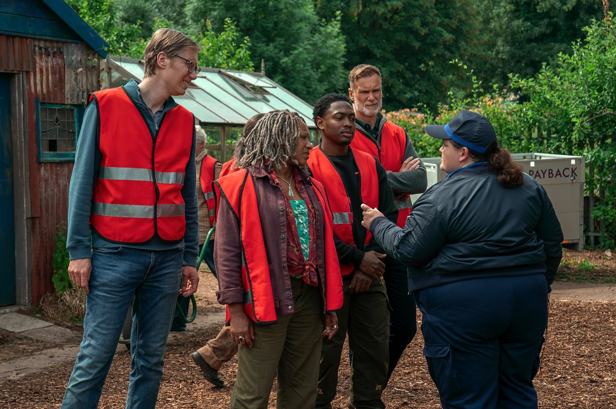 Coming soon! 🚨 New pictures released ahead of Series Three of @StephenMerchant's critically acclaimed @BBCOne comedy-drama #TheOutlaws: bigtalkstudios.com/news/2024-04-2…