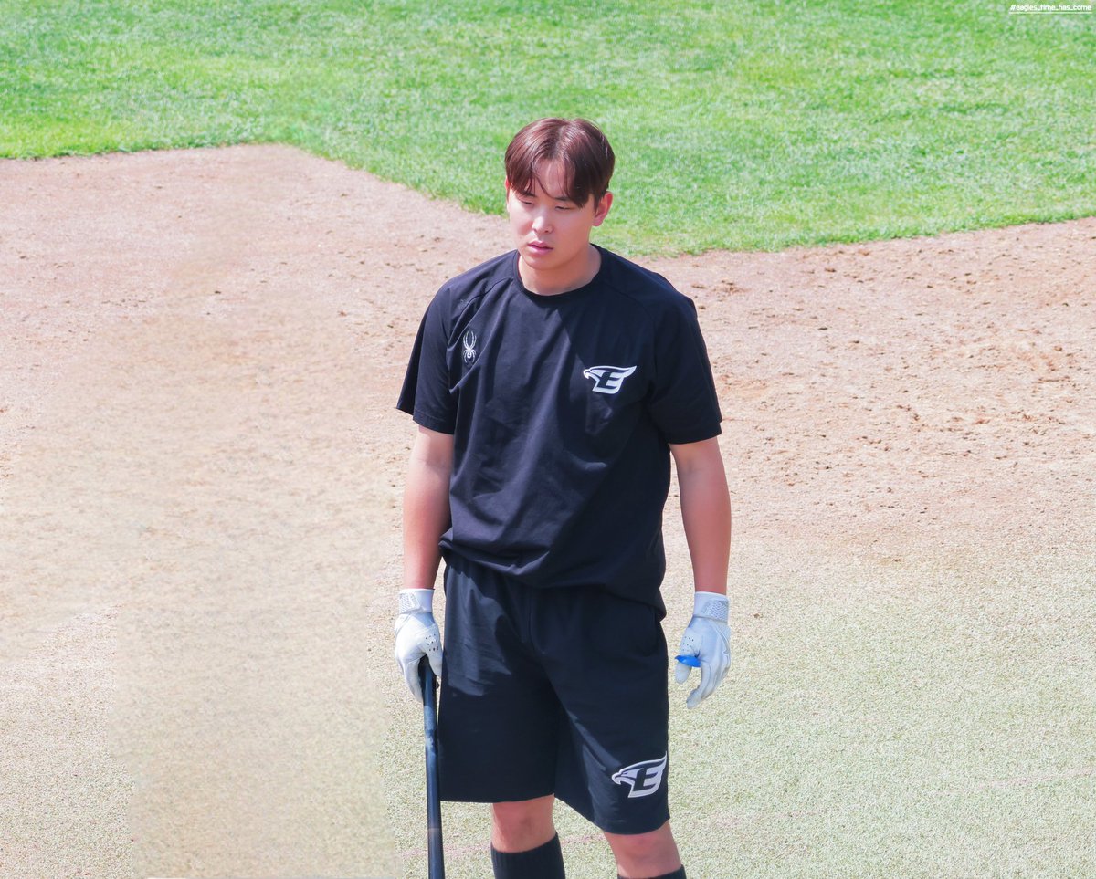 ETSC41's tweet photo. 2024.04.23
갈색머리... 실화에요..??
#한화이글스 #정은원 #NO_43 https://t.co/eEndVApOS9