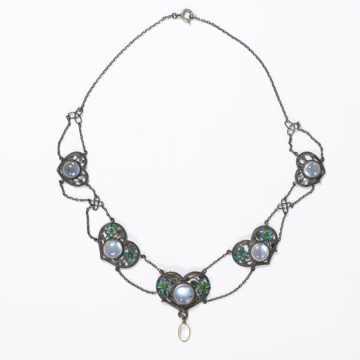 Necklace, 1902. Birmingham, England. Victoria & Albert Museum.