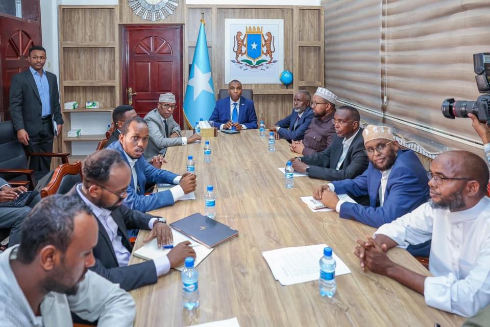 mrbidhaan's tweet photo. 1/2- I am thrilled to witness the successful merger agreement of electricity service providers in Mogadishu. This agreement will significantly benefit the Somali community by providing them with reliable and affordable electricity. https://t.co/EGJynAEBQ3