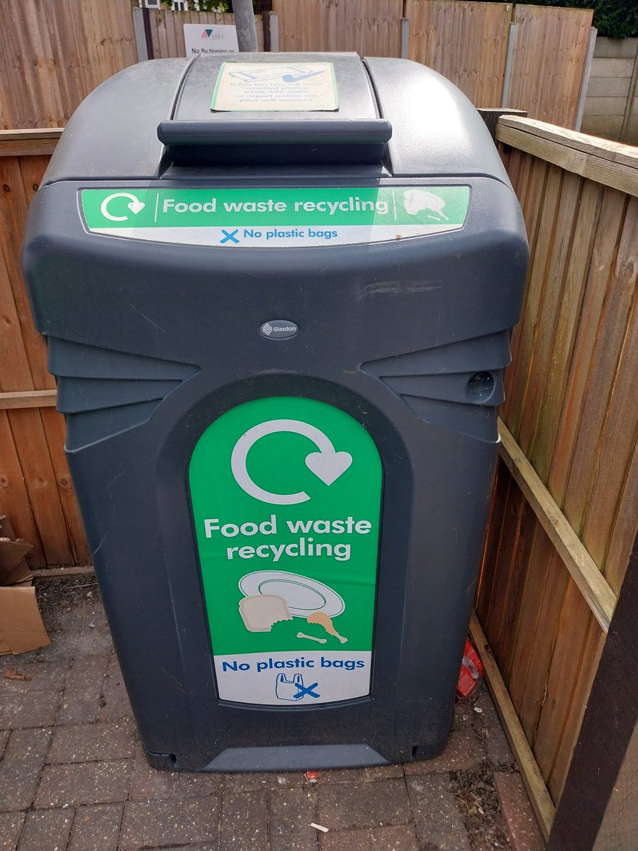 Did you know that @wfcouncil has rolled out seperate food waste #recycling ♻️ to 2550 homes with communal bins since Jan. '24? 6300 homes with communal bins now have this new #recycling ♻️ service roughly 25% of such properties, with more being rolled out week! @WFLabourParty