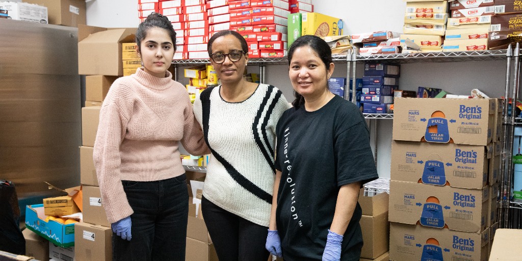 DailyBreadTO's tweet photo. The Housing Help Centre first developed its #foodprogram as a way to support those facing issues of food access during the pandemic. As rates of #foodinsecurity have risen, they've continued to support the #community. Learn more here ➡️ https://t.co/9ElfnDbPXK @thehousinghelp https://t.co/q48CnorQtE