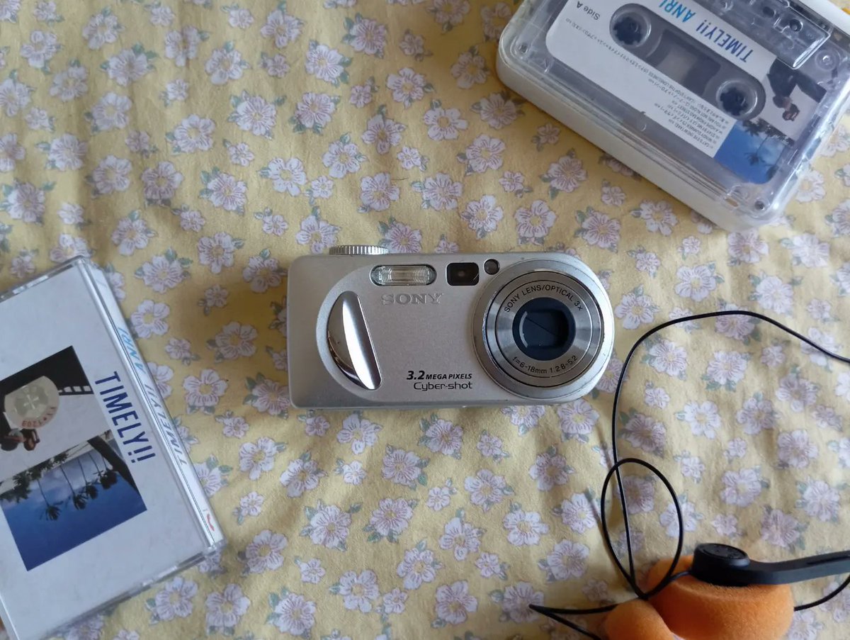 sweedsawadd's tweet photo. Sony DSC-P8
เปิดติด แฟรชออก
สภาพตามตัวกล้องมีรอยถลอก จอย่นไม่มีผลต่ภาพ
ต้องใช้แบต NP-FC10/11
หน่วยความจำ memory stick pro
ราคา1390 ค่าส่ง50บาทหรือนัดรับกทม
#กล้อง #กล้องดิจิตอลเก่า #กล้องมือสอง #กล้องฟิล์ม #กล้องดิจิตอล  #กล้องฟิล์มมือสอง #กล้องดิจิตอลคอมแพค #กล้องดิจิตอลมือ https://t.co/iUxV4BQluV