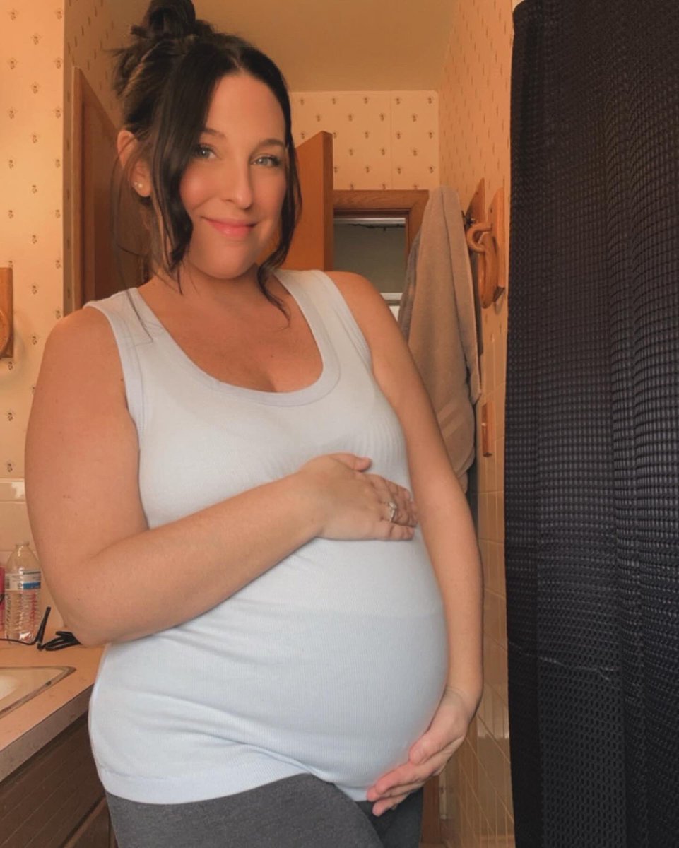 aligaator__'s tweet photo. #24weeks💕💕 https://t.co/pJDMQpqWDQ