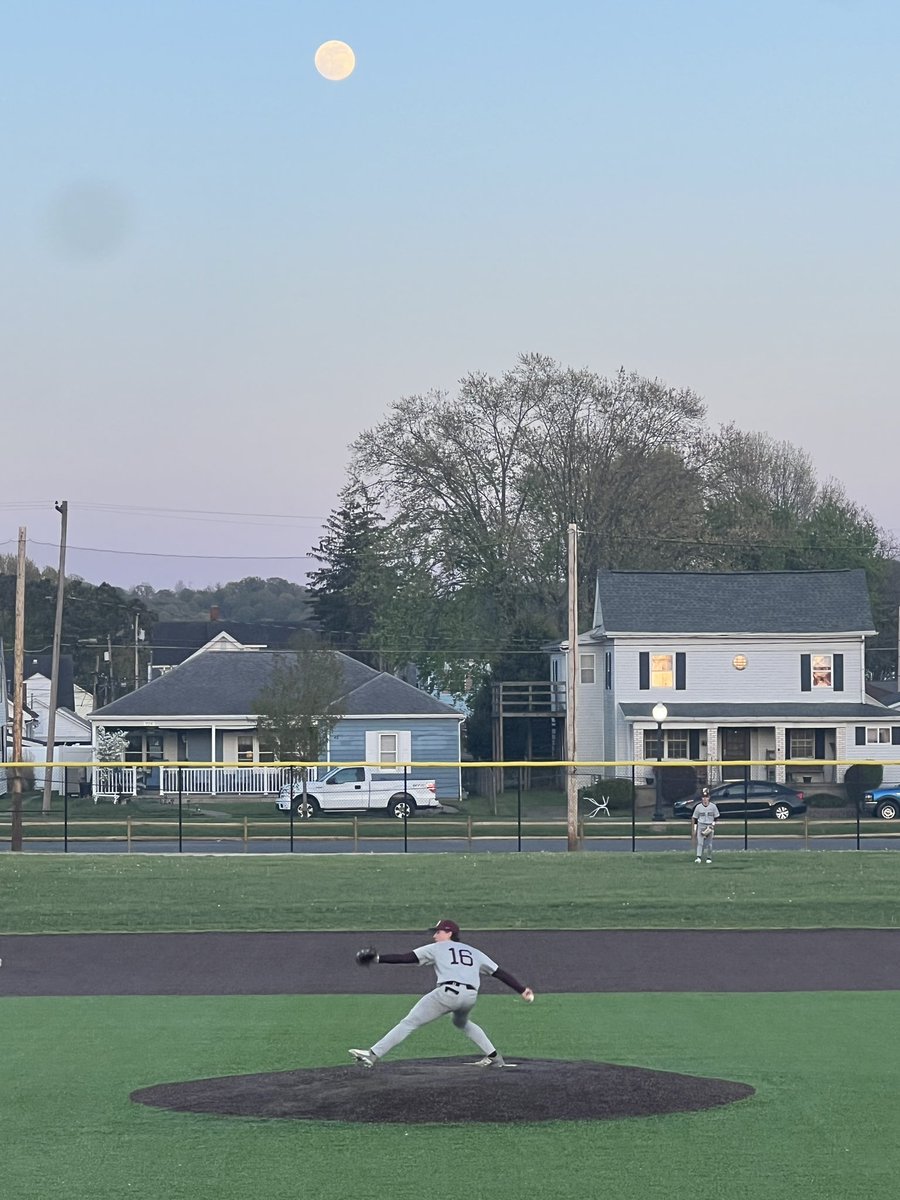 Wasn’t my best outing but I picked up the 10th win of my school career against Parkersburg last night (4.1 IP, 2H, 1ER, 6K’s). Overall (FR/SO): 10-3, 1.72 ERA, 57 IP, 42H, 14ER, 83K’s 🔥🔥 @GWHS_Baseball @davismd11 @armstrong7wv @_thedirtbags @trey_daly @RickRyanWV @ElmoreSports