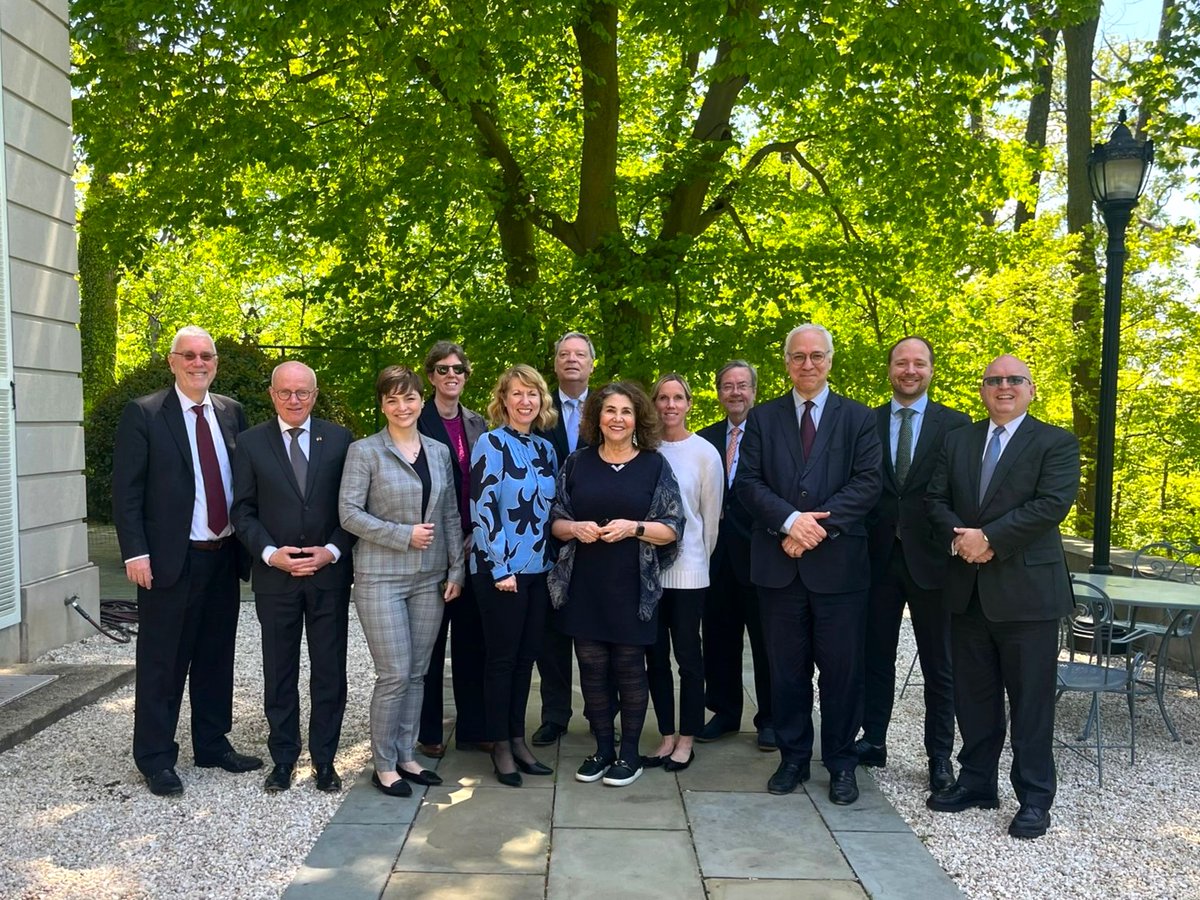 When former 🇧🇪 Ambassador to the U.S. Dirk Wouters and prof. Jan Wouters (International Law @KU_Leuven), directors of the America Europe Fund, were in DC, we gathered some of the finest experts to discuss the future of #transatlantic relations for lunch on a beautiful spring day.