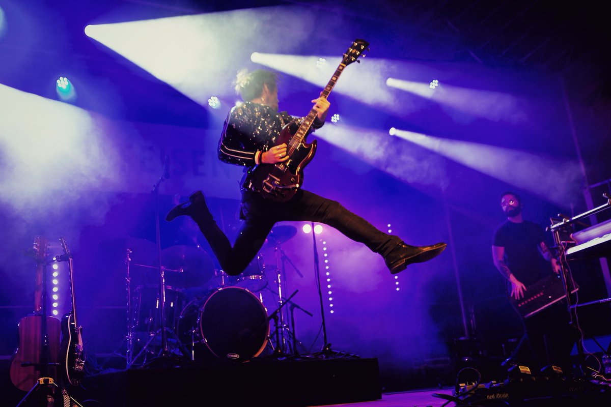 🔥🤘 Jumpin' & Rockin' in the mountains 🤘🔥 📸 @new_photos_rushs 🇨🇭 Memories from the @rockthepistes Festival #jump #switzerland #festival #guitarist #singer #drummer #bassist #keyboardist #rock #indie #live #life #love