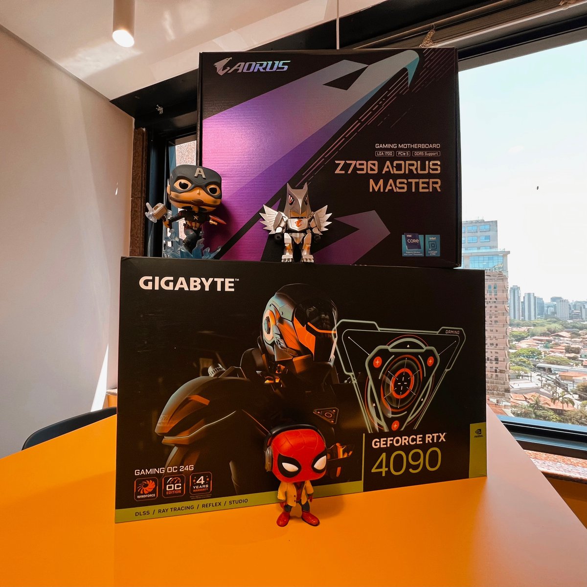 Wie is jouw favoriete superheld? Ik denk dat ik toch voor de AORUS Chibi moet gaan 😍

#GIGABYTE #AORUS #Superheroes #Z790 #RTX4090 #gaming