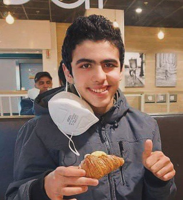 Questa è la storia di Yassine, un ragazzo di 16 anni, affetto da grave disturbo dello spettro autistico associato a sindrome di Tourette, che aveva necessità di assistenza continua.
Si è lanciato  dalla finestra di casa, dopo avere subito un trauma importante. Era l’anno 2021, un