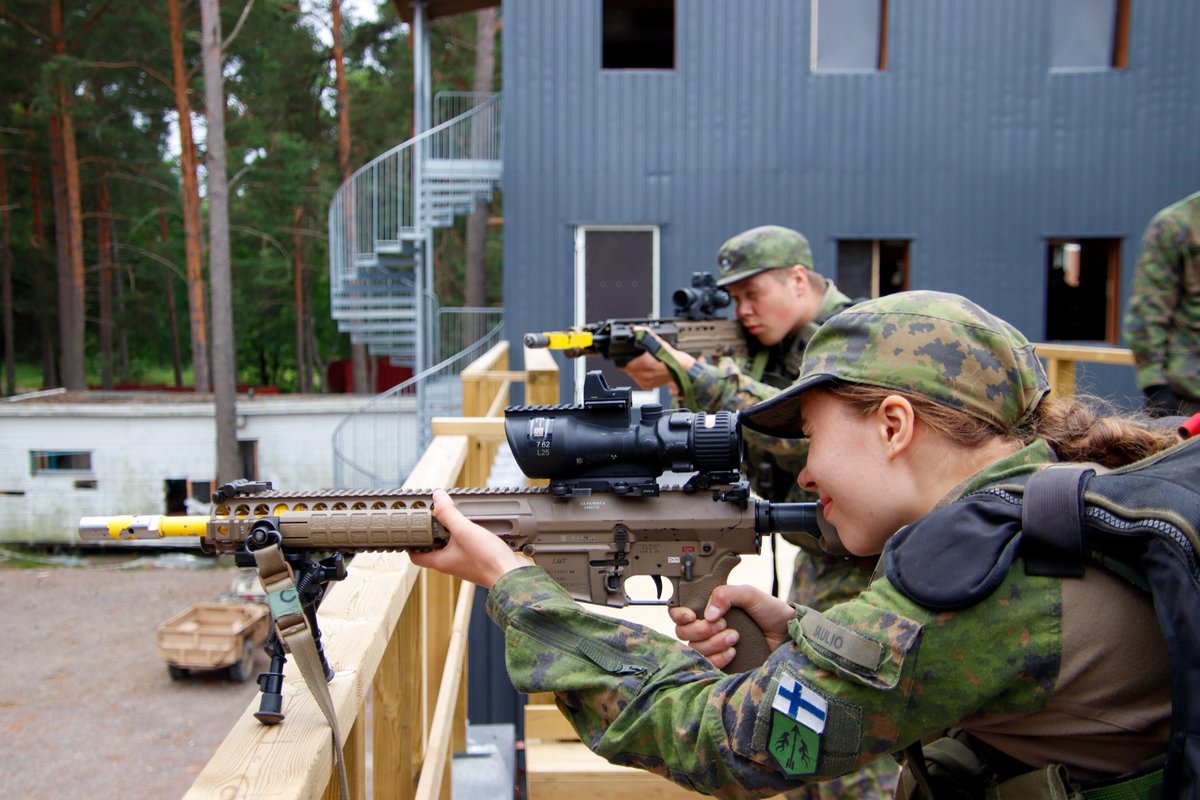 Finnish & British troops during an exercise (July 2022)