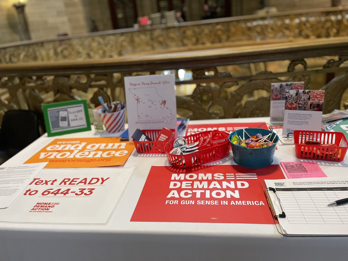 CoMo_Kristin's tweet photo. Missouri @MomsDemand volunteers from Columbia, Springfield, &amp; Jeff City are coming together to table at the Capitol today. We have some of the weakest safety laws in the U.S. so we’re here to connect with #moleg lawmakers about policies that prevent gun violence in all its forms. https://t.co/gIuzDif3VB