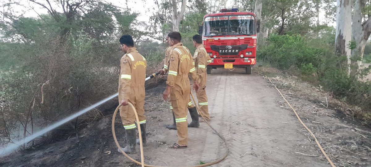 baghpat_fire's tweet photo. आज दिनांक-:23/04/2024 को FS खेकडा के क्षेत्रांतर्गत ग्राम सांकरोड के खेतो में लगी आग को फायर यूनिट द्वारा त्वरित कार्यवाही कर कडी मशक्कत कर पूर्णरूप से बुझाया गया। https://t.co/NM0EIJByHk