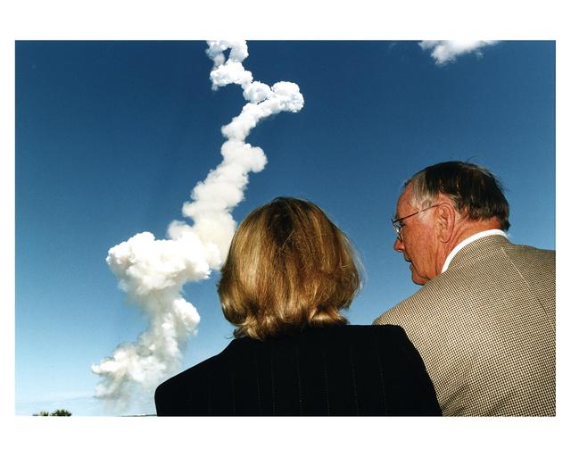 Apollo l1 Commander Neil A. Armstrong and his wife, Carol, were among the many special NASA STS-83 launch guests who witnessed the liftoff of the Space Shuttle Columbia April 4 at the Banana Creek VIP Viewing Site at KSC. Columbia took off from Launc...
 
-1997-04-04