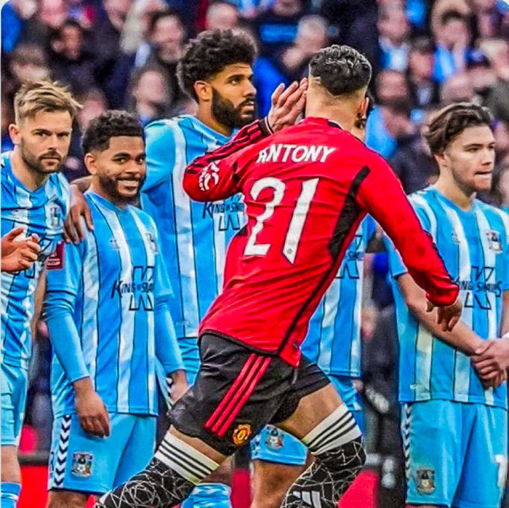 UTDTrey's tweet photo. United fans, it’s time to for us to be honest about this situation. If you think I’d defend Antony after he shamelessly did this when we almost got embarrassed by a Championship club then you’re absolutely right. Cry today, cry tomorrow &amp; cry forever mfs https://t.co/8tHO3wAM0P