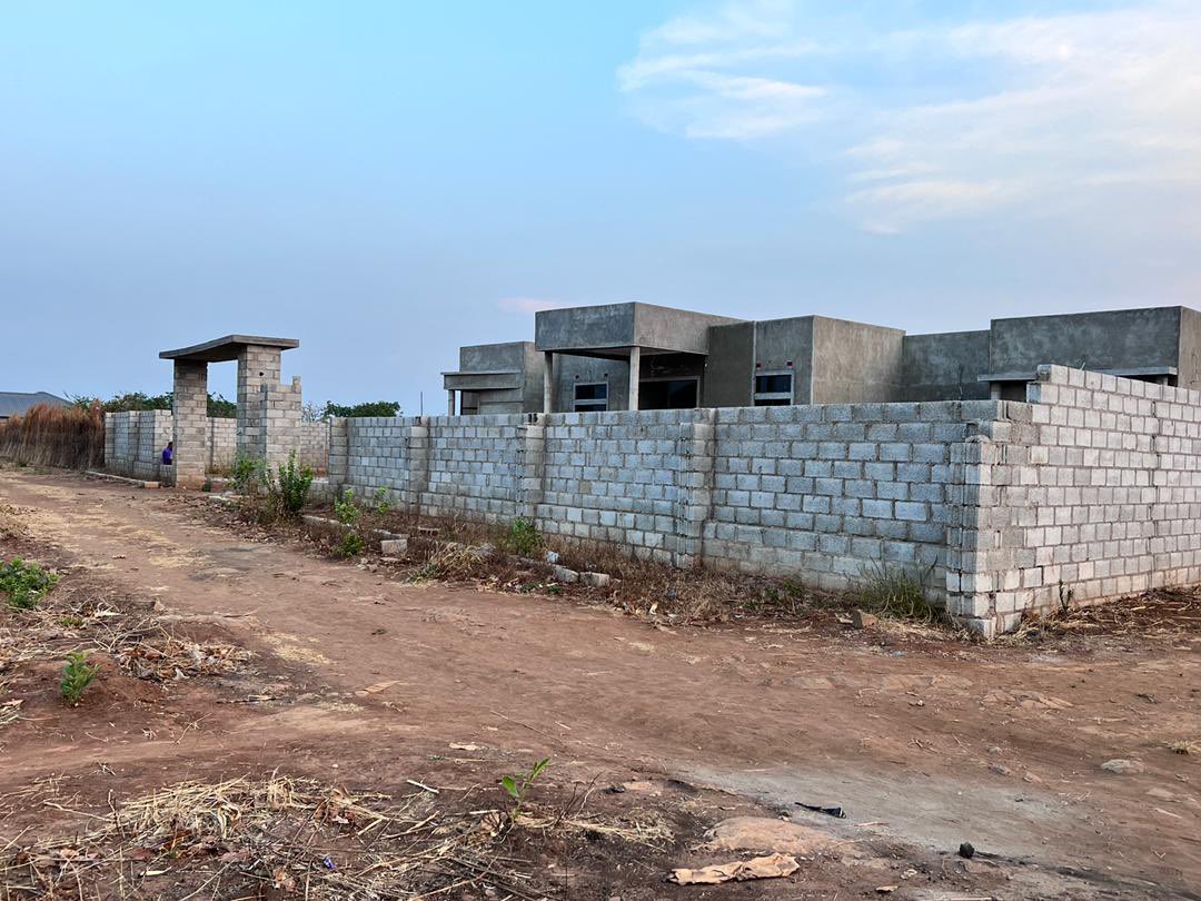 SitabileP's tweet photo. 5 bedroom house 
3 self contained 
78*40 plot 
Chifwema area 
New kasama

It’s K3.8m negotiable… https://t.co/T51mHWDFcq