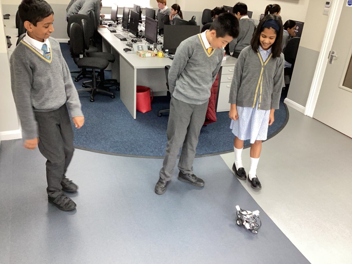 In Digital Learning #StainesPrepYear2 and #StainesPrepYear6 have been learning how to program robots. Year 2 pupils had fun with Roamer robots and Year 6 pupils enjoyed coding NXT robots. #StainesPrep #StainesPrepPride #StainesPrepSTEM @LEGO_NXT_Robot