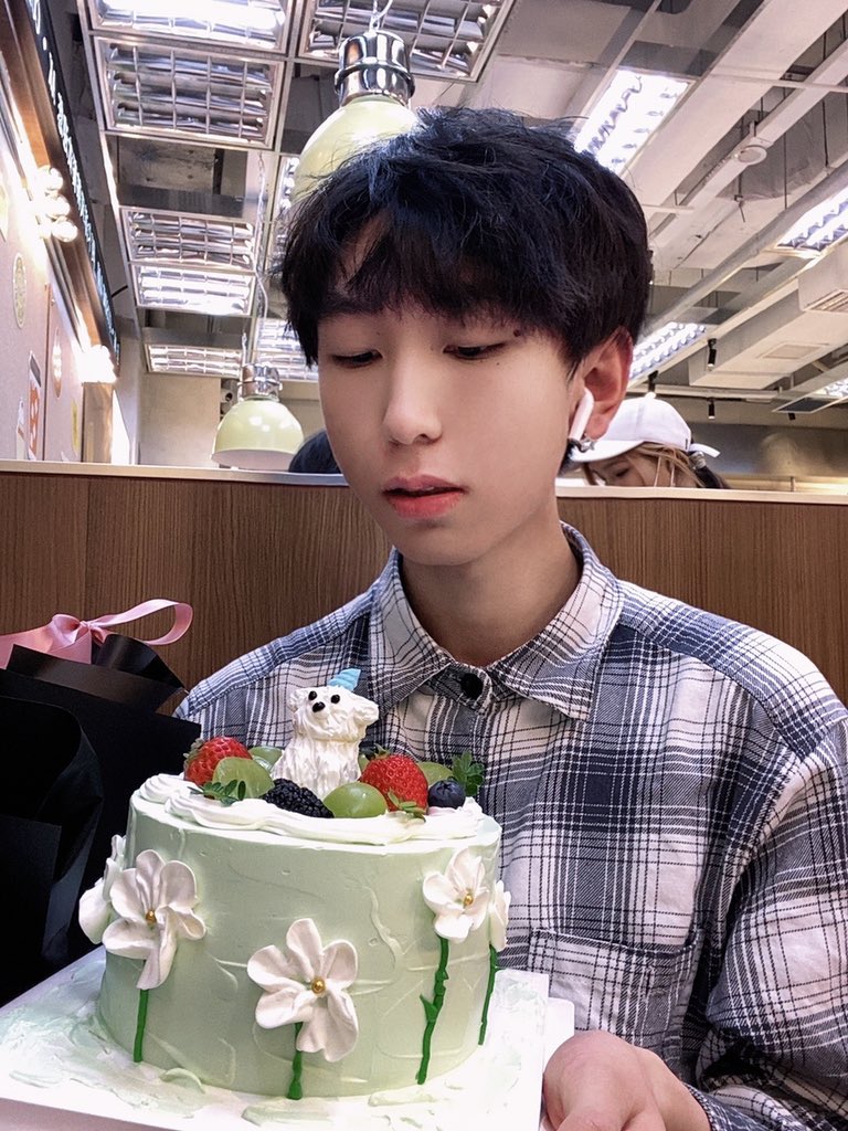 hongcha88's tweet photo. HBD！ https://t.co/bwTWbWu0S4