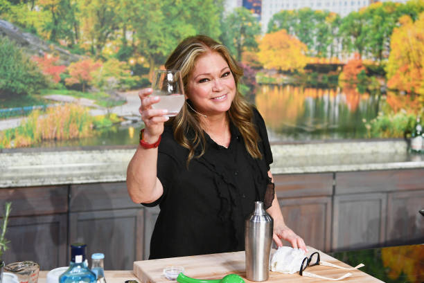 HappyBdayList's tweet photo. Happy Birthday to Valerie Bertinelli @Wolfiesmom
We wish you all the best!
#ValerieBertinelli #OneDayataTime #ValeriesHomeCooking #Indulge #HappyBirthday https://t.co/U2vB8cM74j