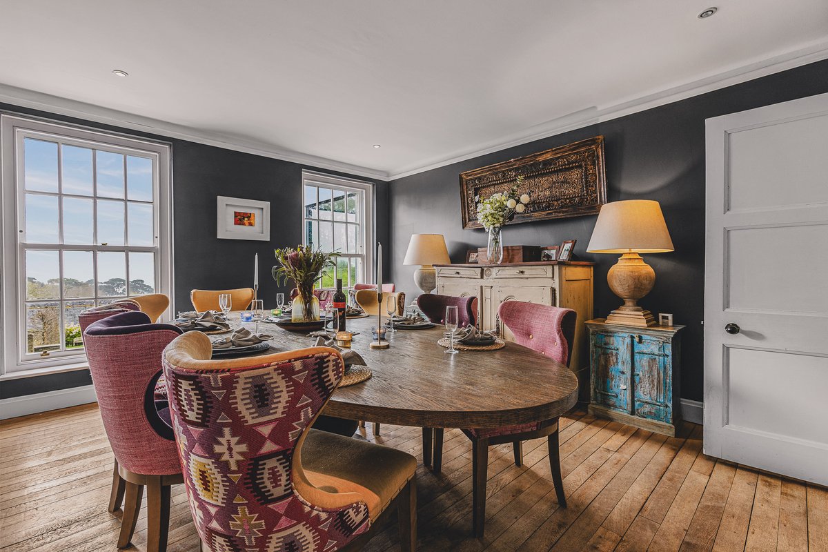 Little Redlap enjoys delightful views across the gardens and out to sea with distant views of the coastline at Beesands and Hallsands. Perfect for family gatherings and celebrations  
ow.ly/ysIK50Rmegt
 #Dartmouth  #HolidayHome #Sleeps16