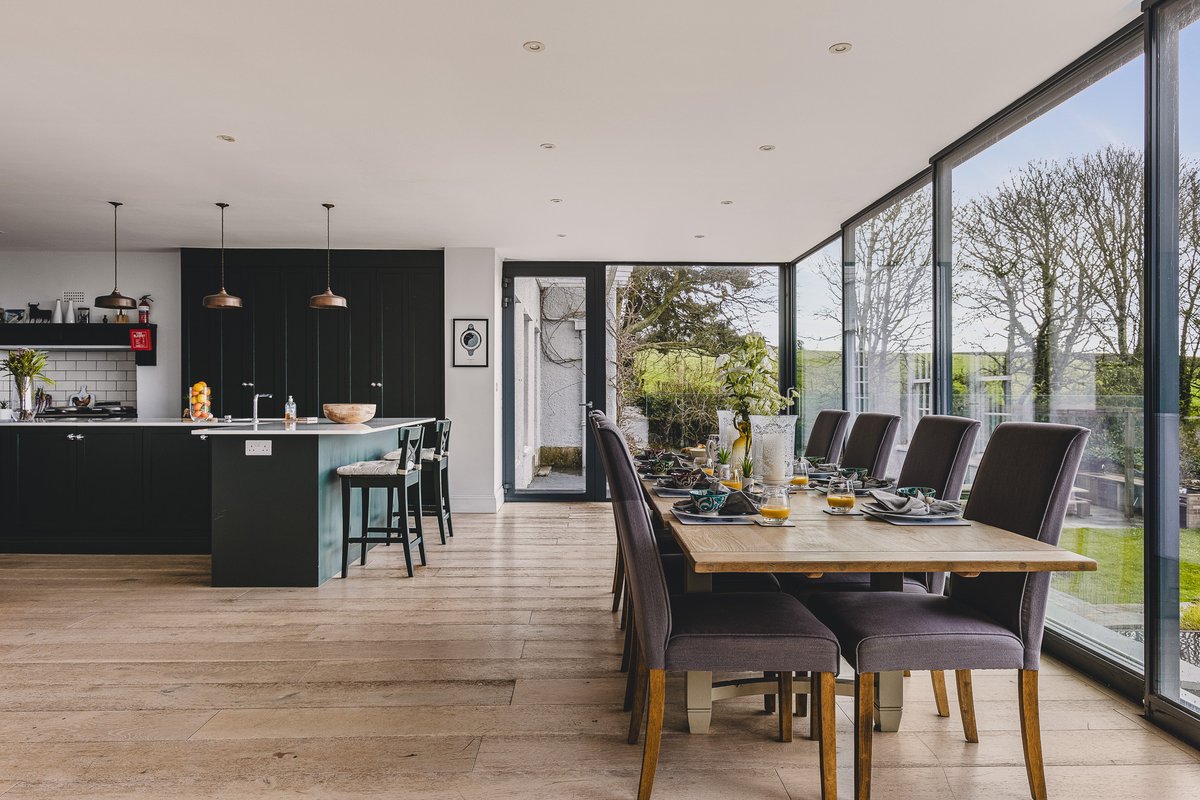 FreshEscapes's tweet photo. Little Redlap enjoys delightful views across the gardens and out to sea with distant views of the coastline at Beesands and Hallsands. Perfect for family gatherings and celebrations  
https://t.co/J3rZaHuGMI
 #Dartmouth  #HolidayHome #Sleeps16 https://t.co/zyd08BAxh3
